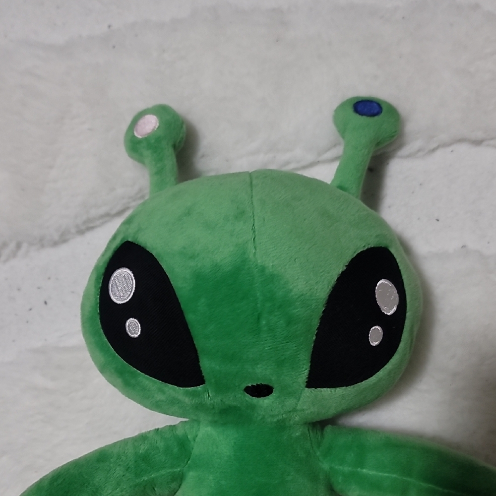 IKEA AFTONSPARV 13" Green Alien Plush Toy with Yellow Accents - 805.515.59 - Picture 9 of 10